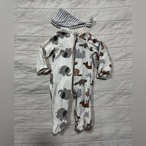 Carters and Old Navy | 0-3 months bundle footies and knot hat animal print